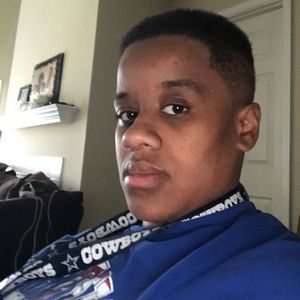 Meet your Posher, Larissa